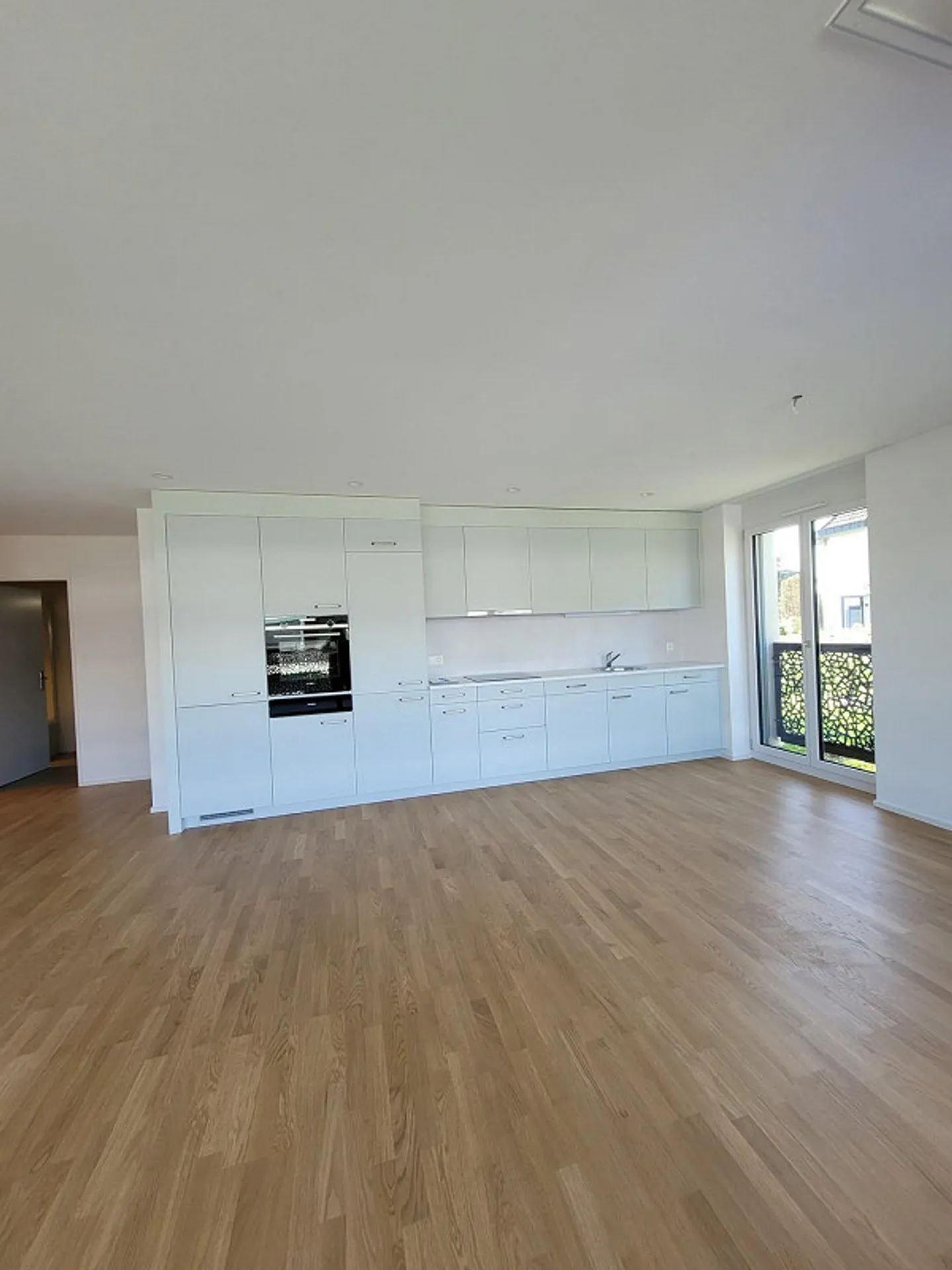 4.5 room apartment, 1st floor with beautiful terrace - Photo 2 of 13