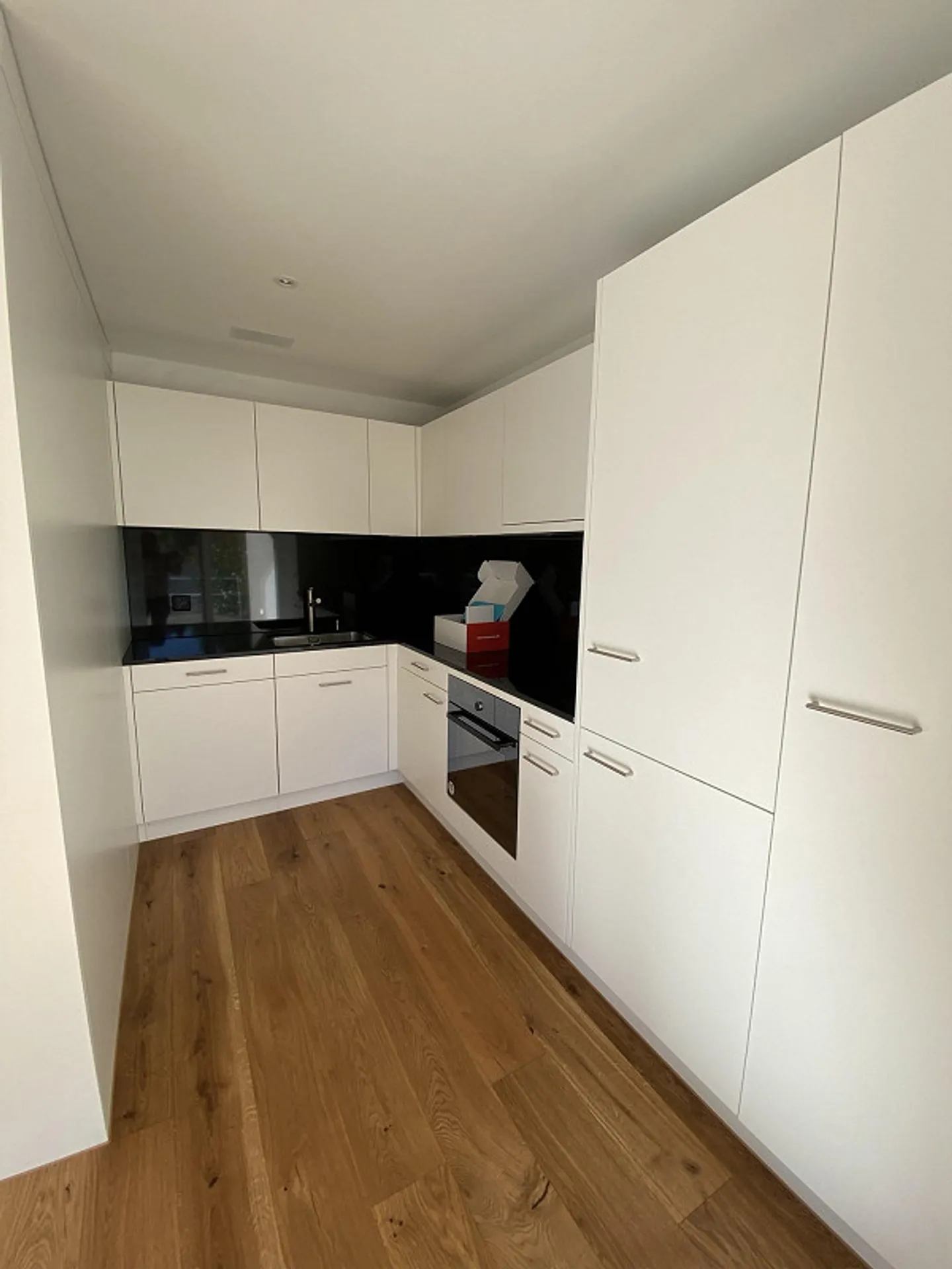 Appartement de 2,5 pièces au rez-de-chaussée central avec espace jardin - Photo 3 sur 4