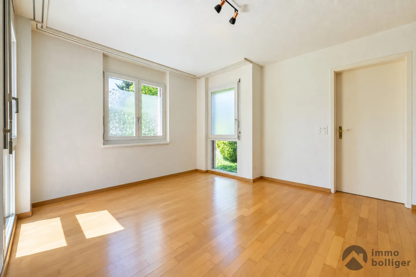 Timeless living quality & well-kept environment in Oftringen - Photo 3 of 13