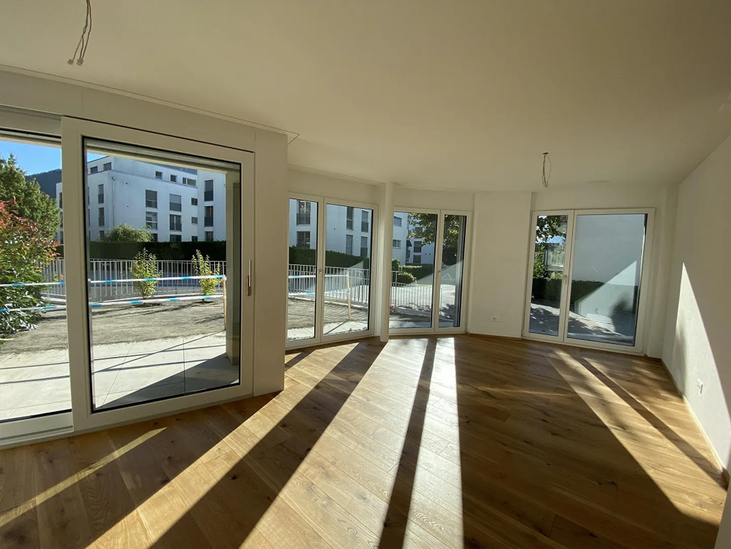 Appartement de 2,5 pièces au rez-de-chaussée central avec espace jardin - Photo 2 sur 4