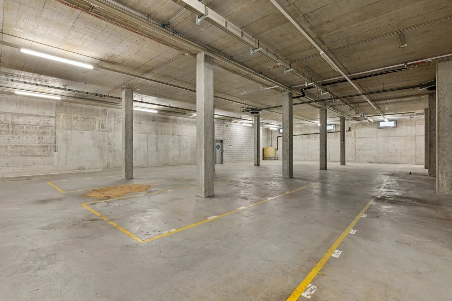 Your efficient storage space with generous room height! - Photo 3 of 5