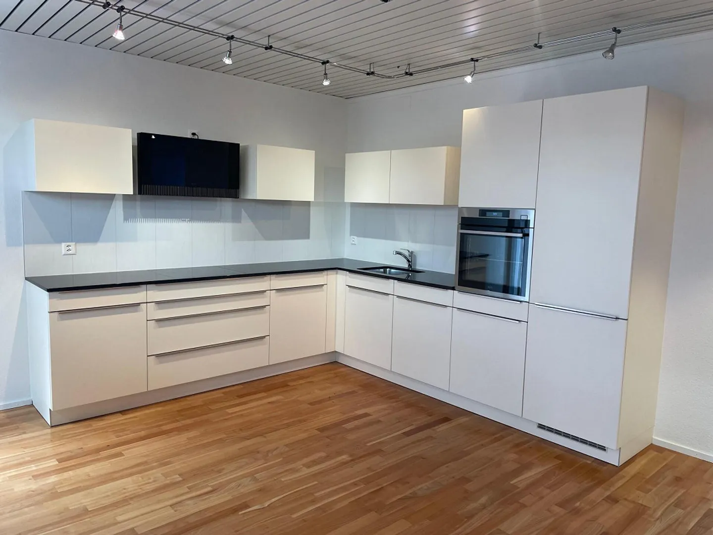 Modern, light-flooded loft with large balcony - Photo 1 of 5