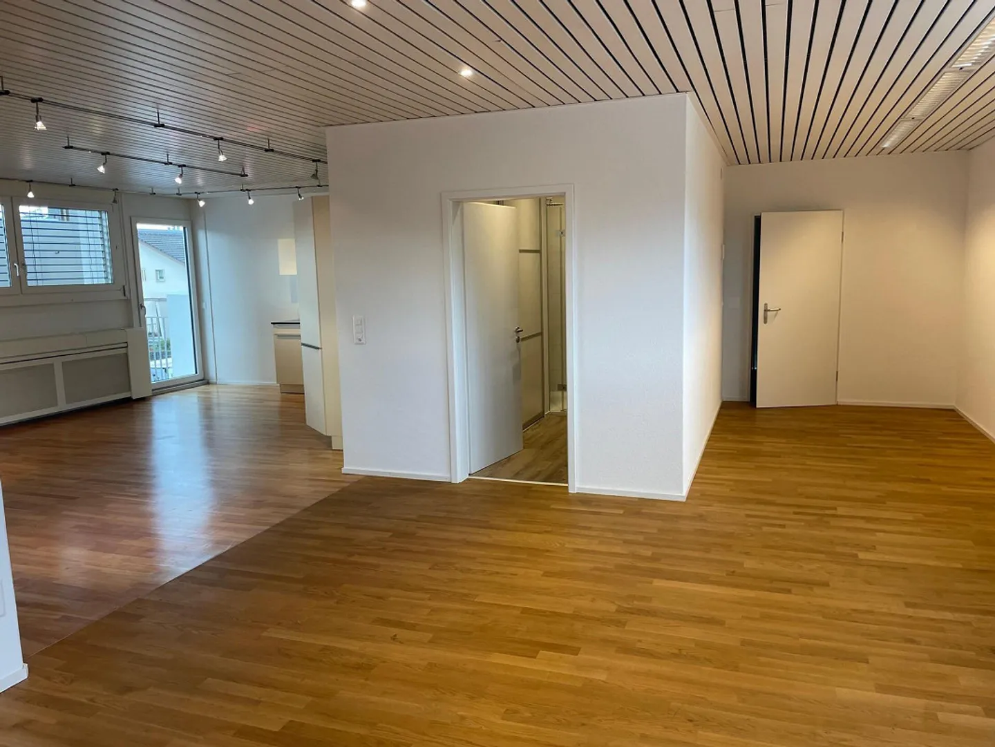 Modern, light-flooded loft with large balcony - Photo 2 of 5