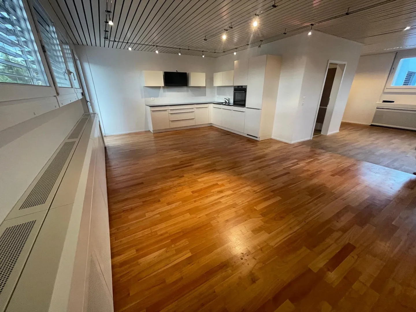 Modern, light-flooded loft with large balcony - Photo 3 of 5