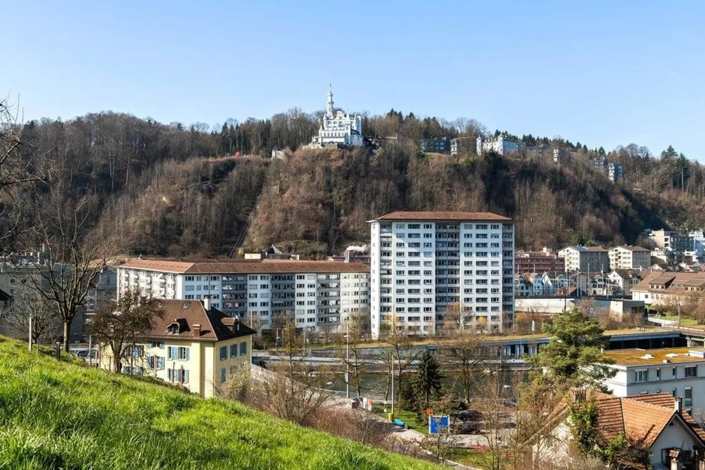 Modernes Apartment mit Stadtblick - Foto 1 von 6