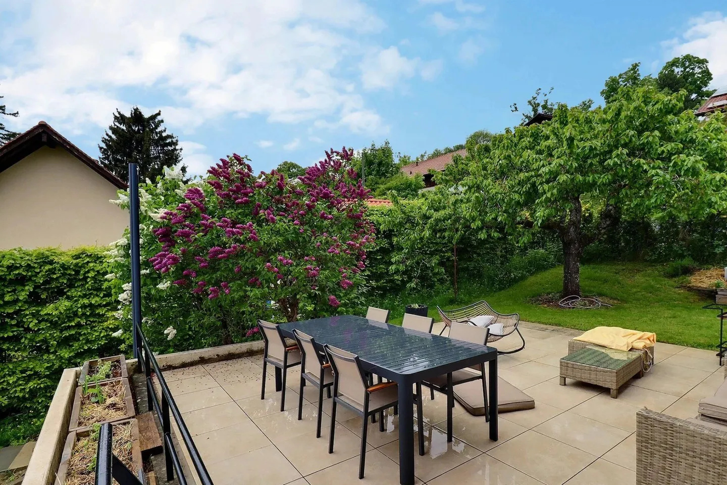 Casa ristrutturata con 8 stanze in zona tranquilla - Foto 3 di 5