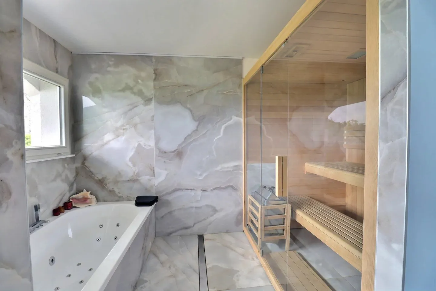 Casa ristrutturata con 8 stanze in zona tranquilla - Foto 2 di 5