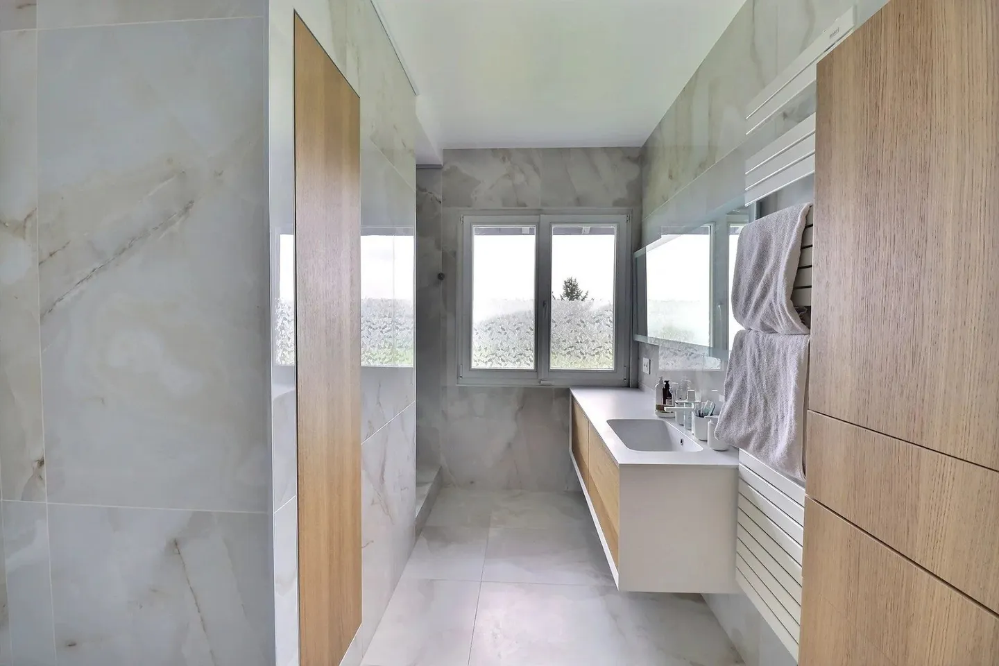 Casa ristrutturata con 8 stanze in zona tranquilla - Foto 5 di 5