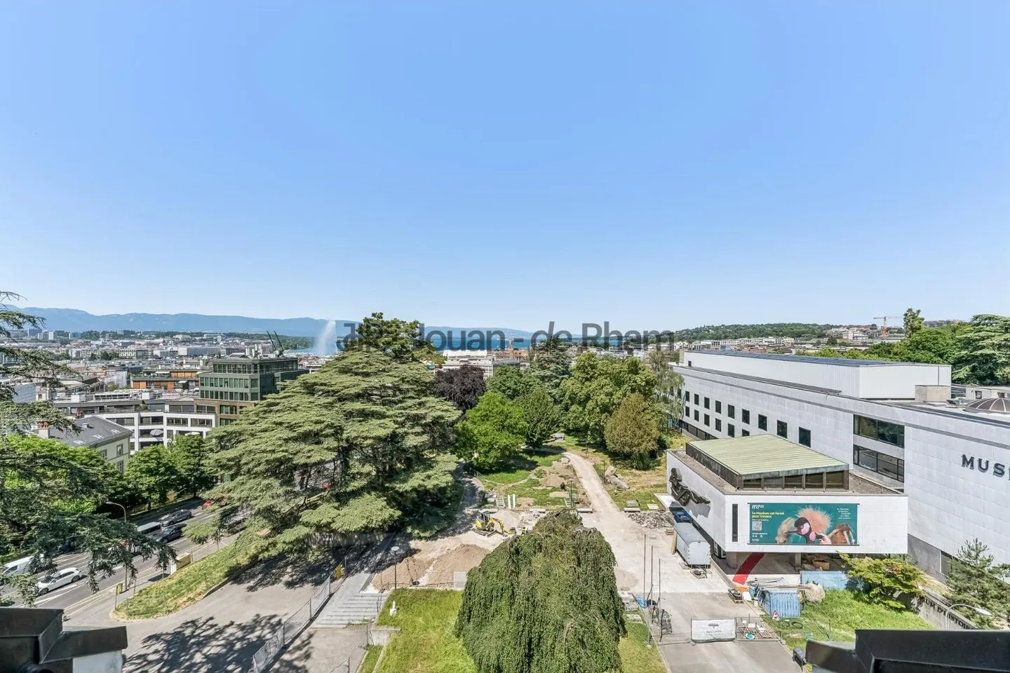 Malagnou | Spacious renovated apartment in the heart of Geneva - Photo 1 of 14