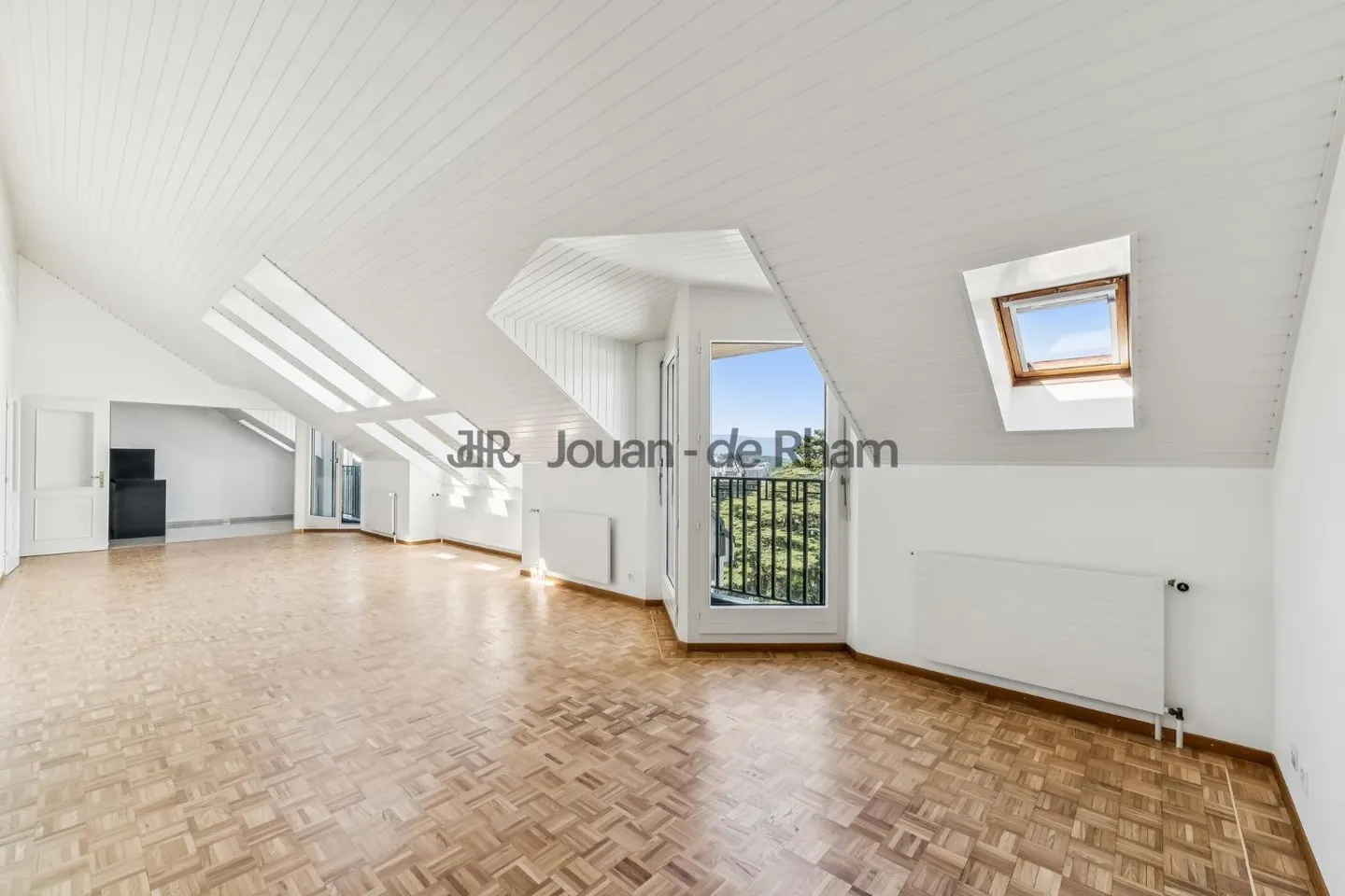 Malagnou | Spacious renovated apartment in the heart of Geneva - Photo 5 of 14