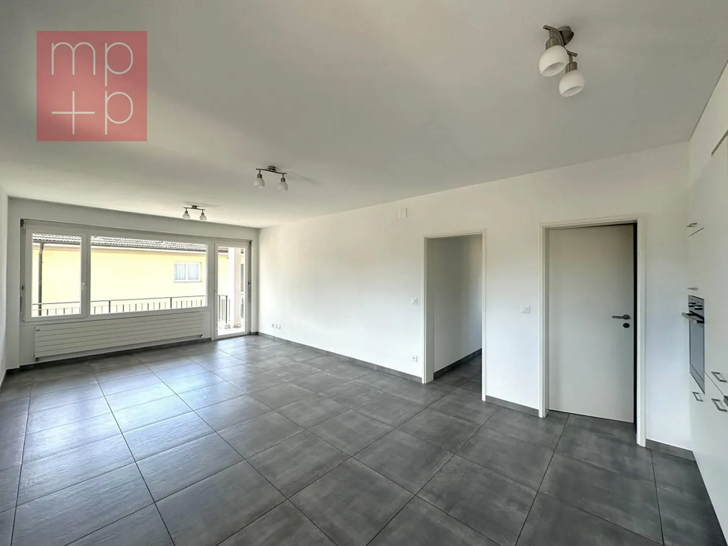Renovierte Wohnung mit Terrasse - Foto 3 von 8