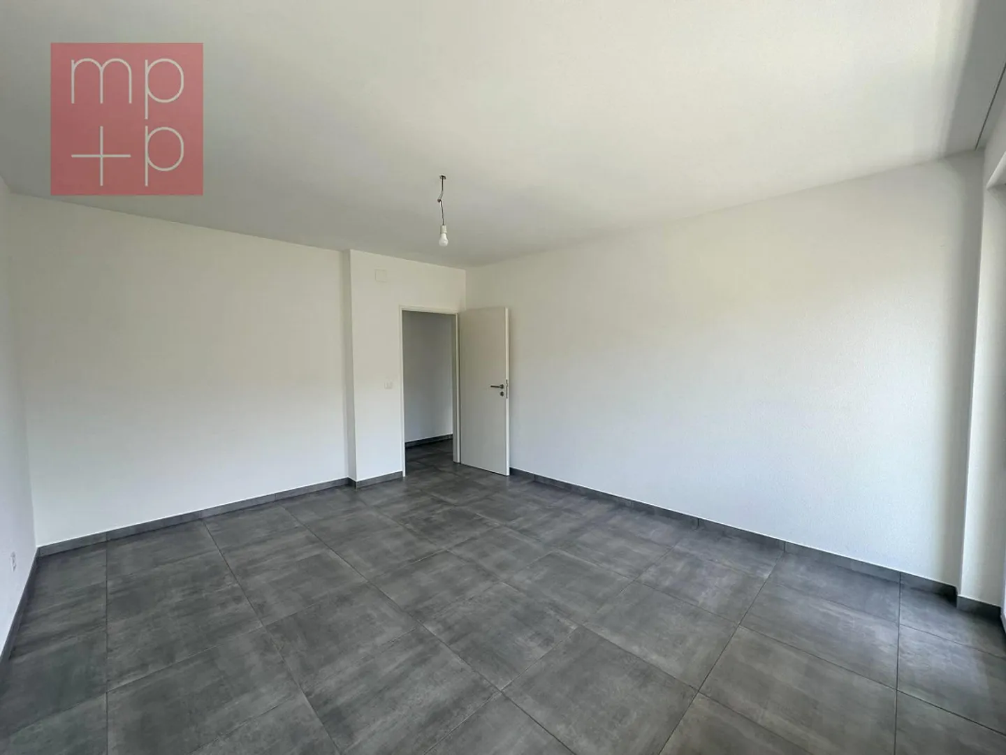 Renovierte Wohnung mit Terrasse - Foto 7 von 8