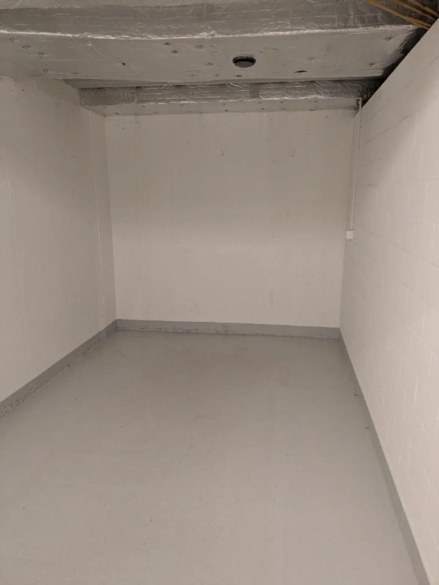 "Cellar compartment" - Photo 2 of 4