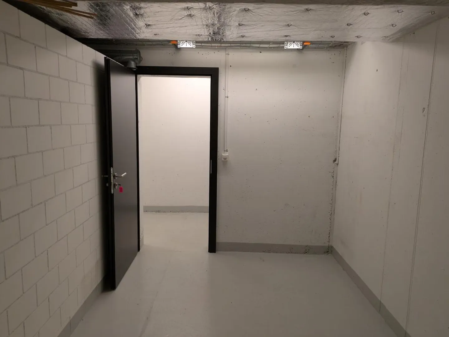 "Cellar compartment" - Photo 3 of 4