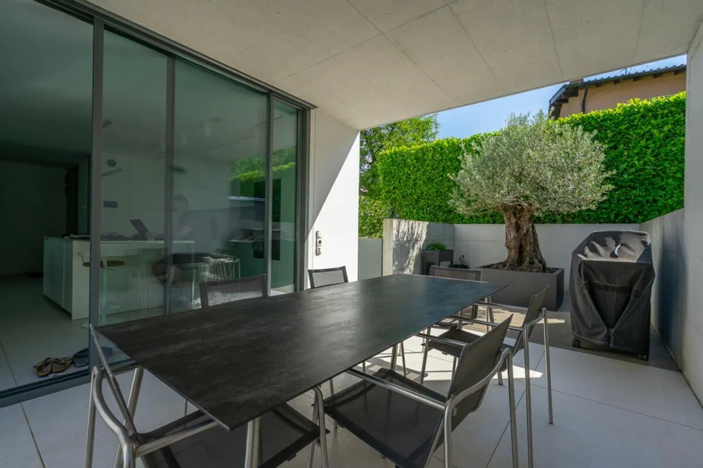 VILLA LUGANESE - MAISON INDIVIDUELLE MINERGIE AVEC PISCINE CHAUFFÉE ET JARDIN PRIVÉ - Photo 8 sur 17
