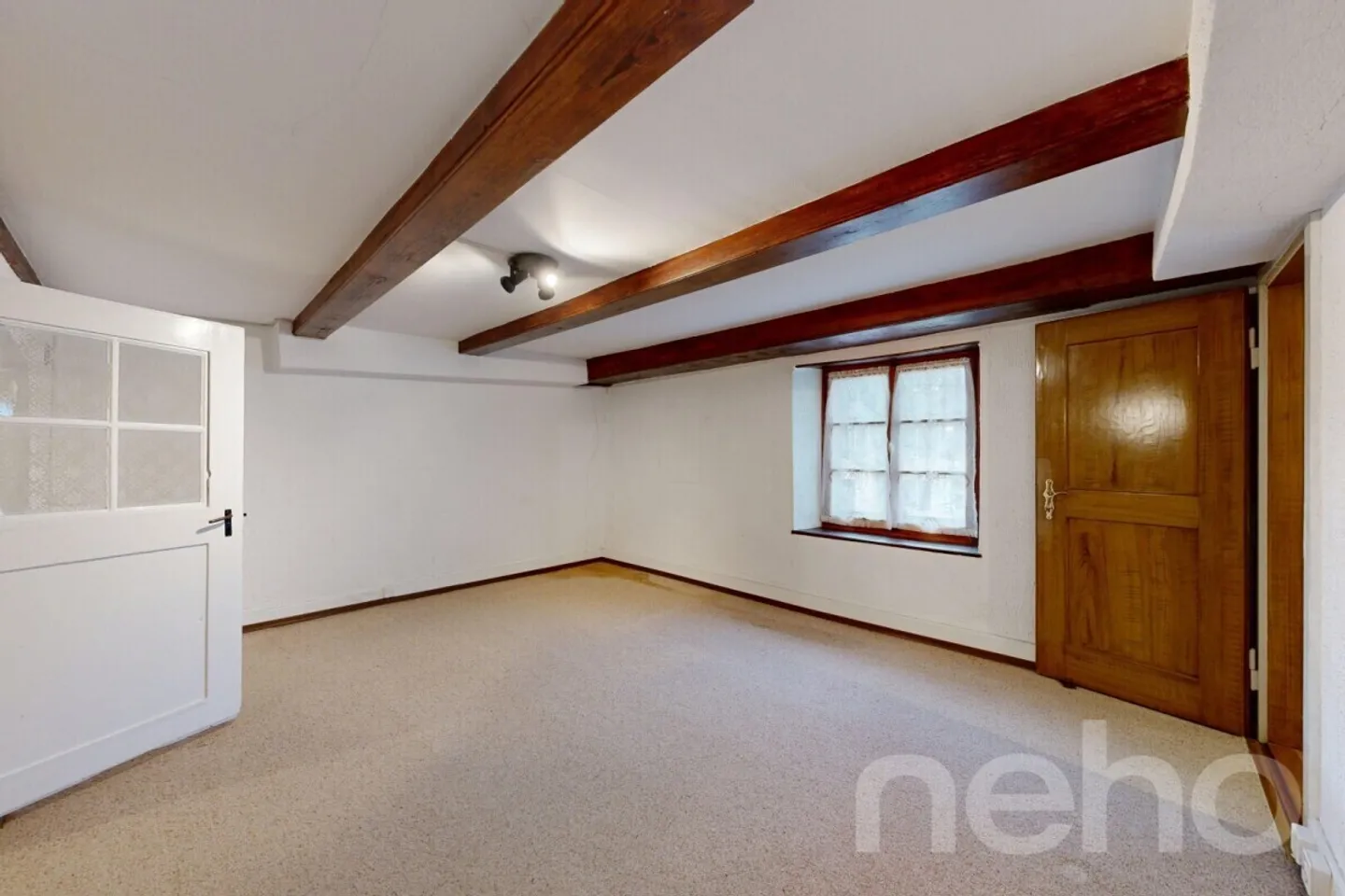 Historic building in a central location for individual use - Photo 4 of 11