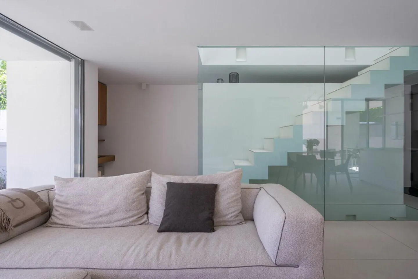 VILLA LUGANESE - MAISON INDIVIDUELLE MINERGIE AVEC PISCINE CHAUFFÉE ET JARDIN PRIVÉ - Photo 3 sur 17