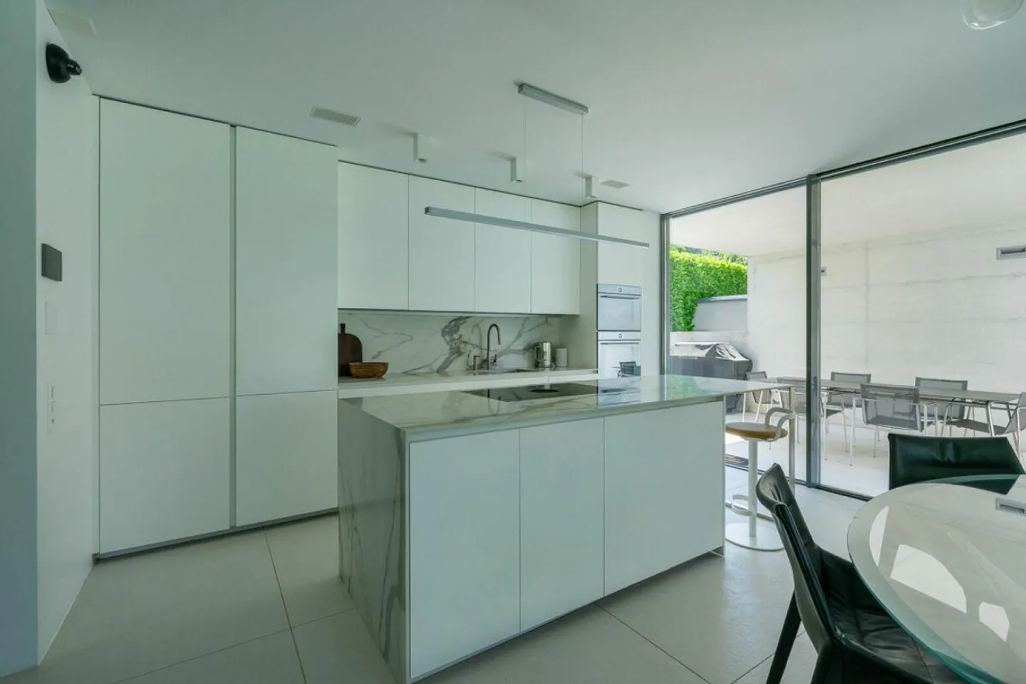VILLA LUGANESE - MAISON INDIVIDUELLE MINERGIE AVEC PISCINE CHAUFFÉE ET JARDIN PRIVÉ - Photo 5 sur 17