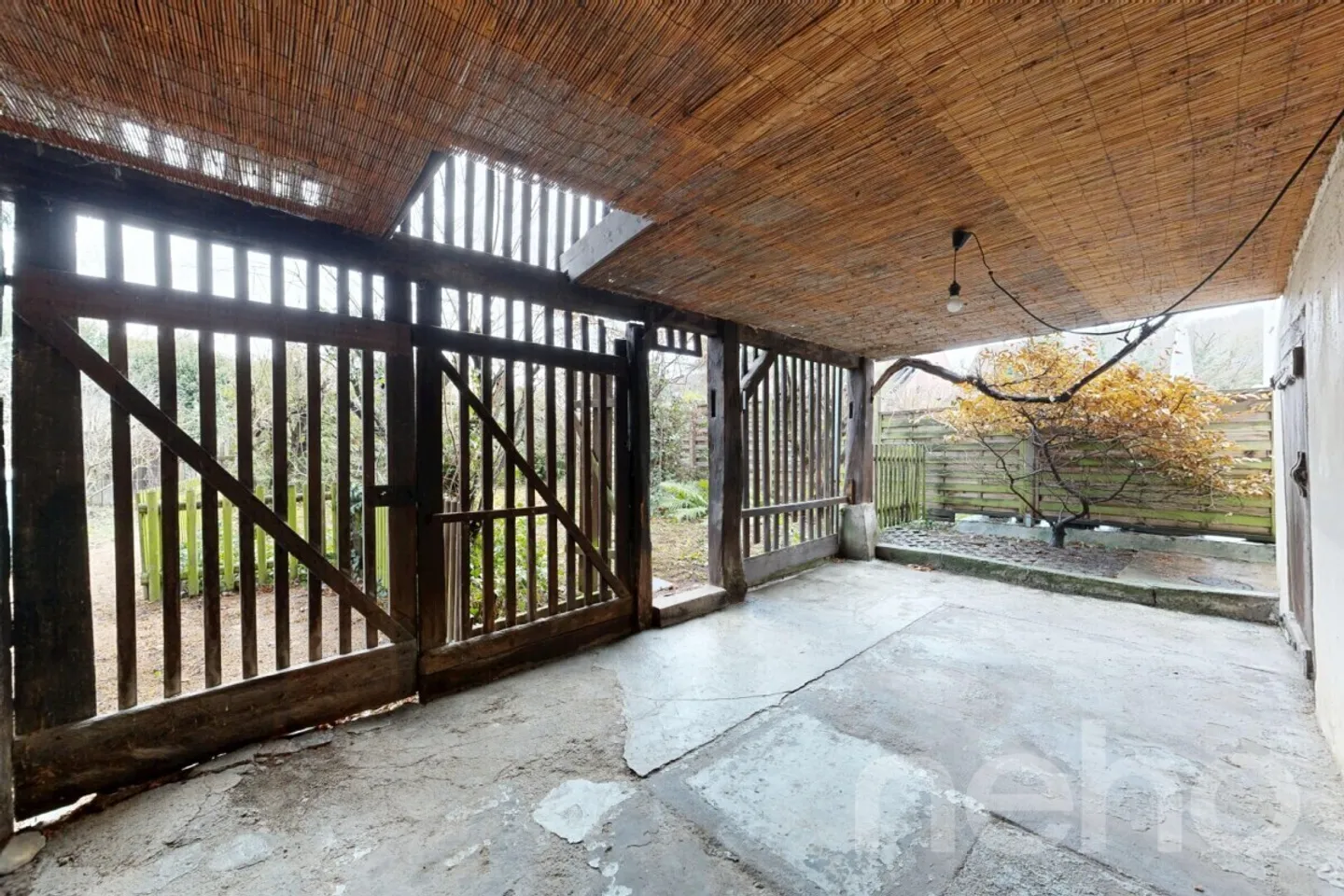 Historic building in a central location for individual use - Photo 9 of 11