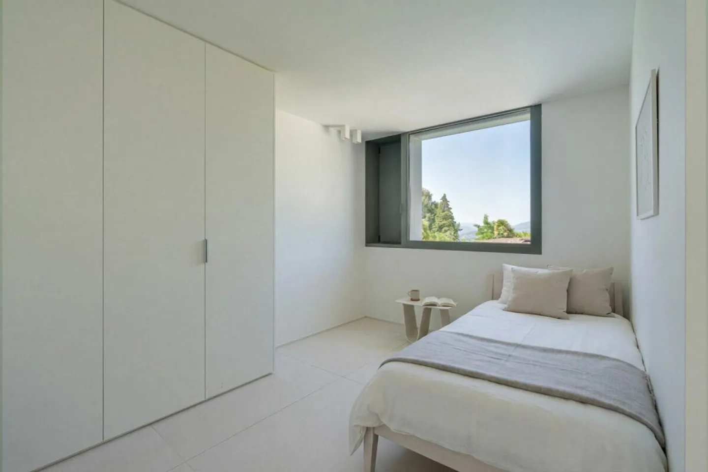 VILLA LUGANESE - MAISON INDIVIDUELLE MINERGIE AVEC PISCINE CHAUFFÉE ET JARDIN PRIVÉ - Photo 13 sur 17