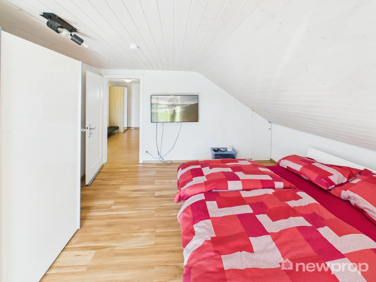 6.5-Zimmer-Einfamilienhaus mit Einliegerwohnung und Studio - Foto 9 di 26