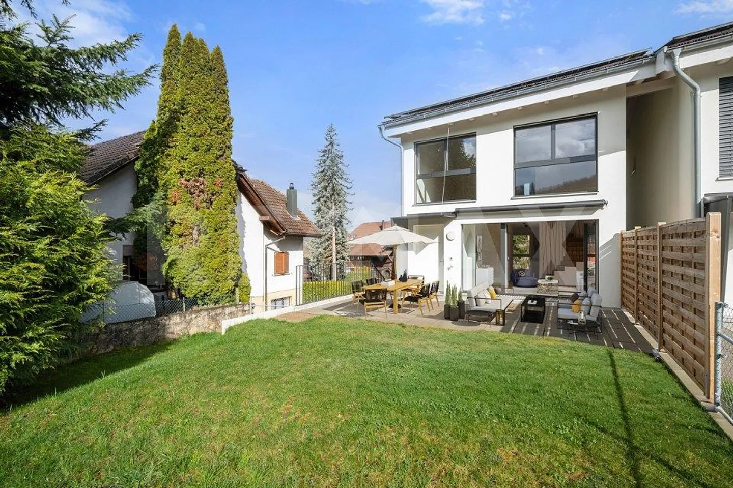 Maison individuelle moderne à Münchenwiler / Murten - Photo 2 sur 11