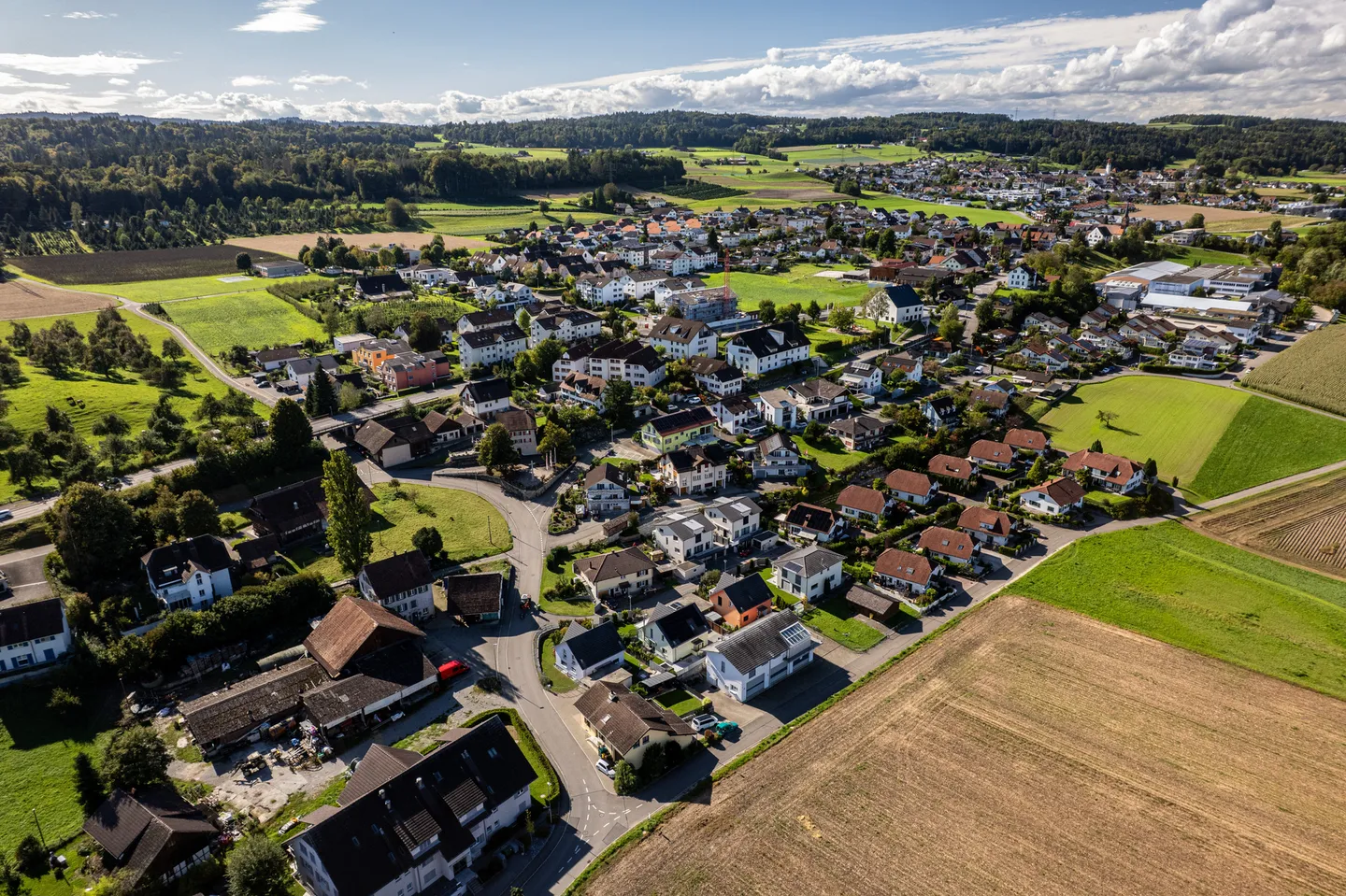 6.5-Zimmer-Einfamilienhaus mit Einliegerwohnung und Studio - Foto 2 di 26
