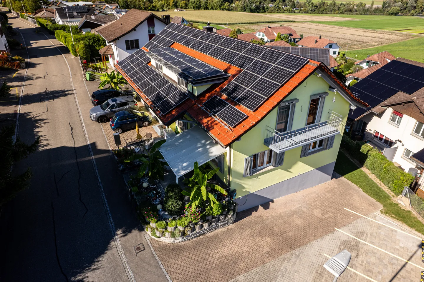 6.5-Zimmer-Einfamilienhaus mit Einliegerwohnung und Studio - Foto 3 di 26