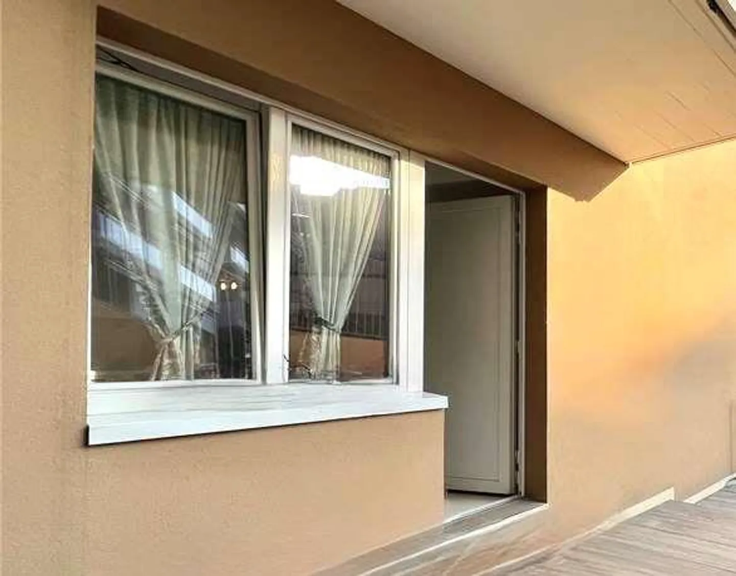 Two and a half room apartment with furniture and terrace near the train station - Photo 1 of 6