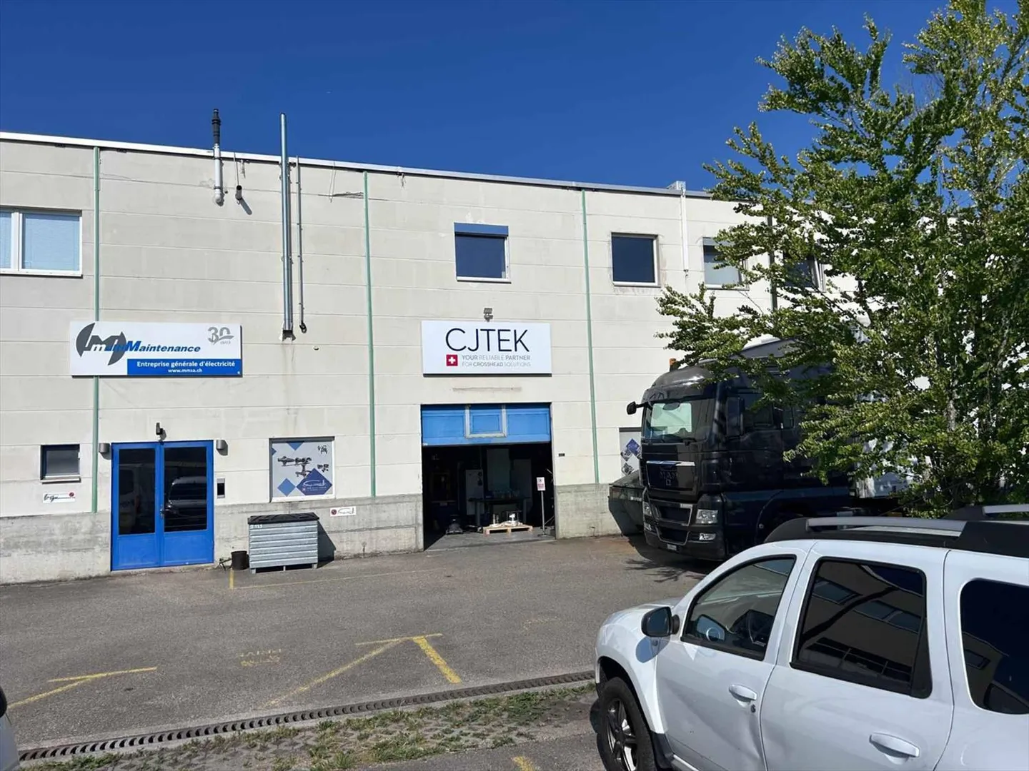 Espace industriel avec bureaux - Photo 1 sur 11