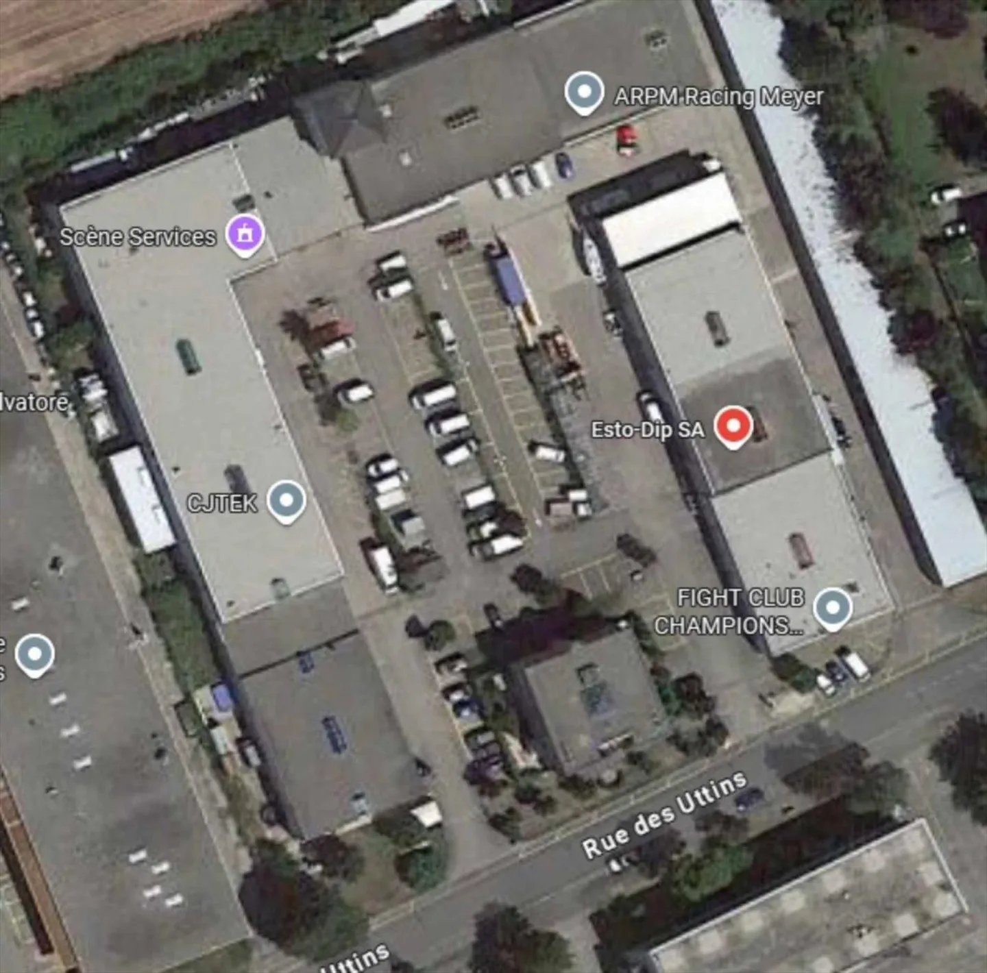 Espace industriel avec bureaux - Photo 2 sur 11