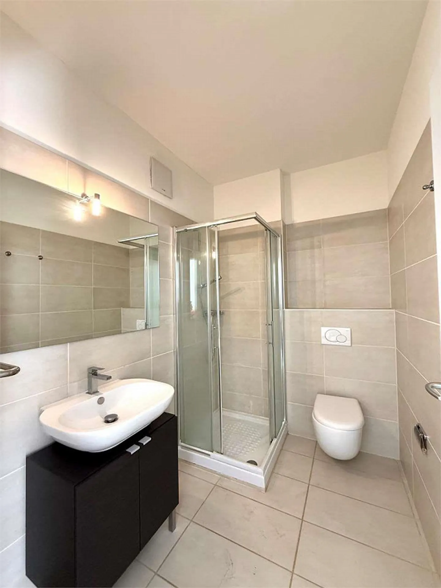 Two and a half room apartment with furniture and terrace near the train station - Photo 5 of 6