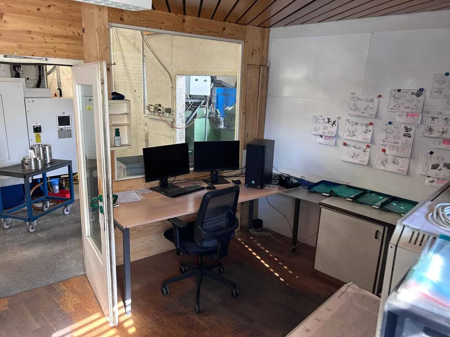 Espace industriel avec bureaux - Photo 9 sur 11