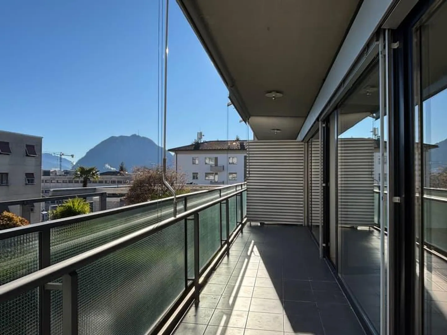 Luminoso appartamento 4.5 locali a Massagno - Foto 3 di 9