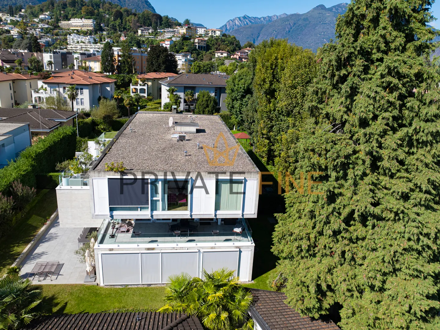 Spacious 3.5-room apartment with stunning terrace and mountain view - Photo 11 of 12