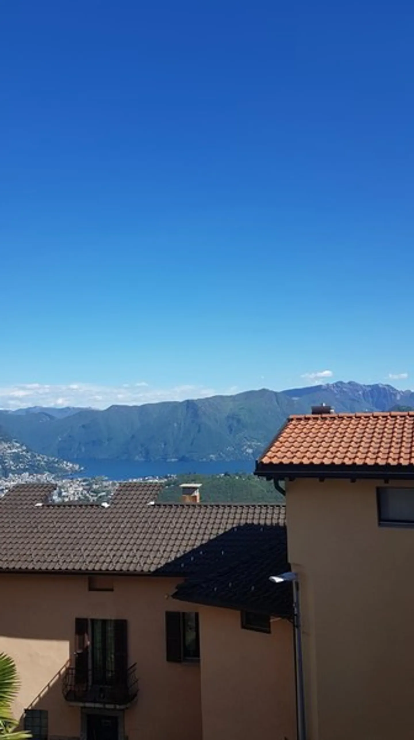 Affittiamo un immobile in una casa nobile a Cademario, con vista parziale sul lago e camino - Foto 1 di 7
