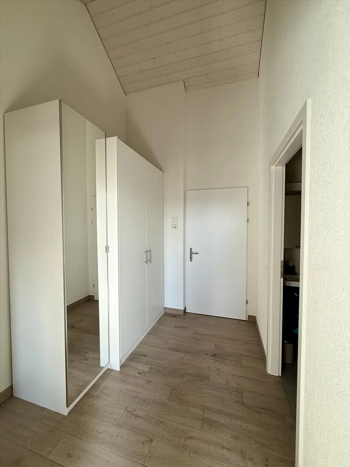 2.5 Room Apartment - Photo 4 of 7