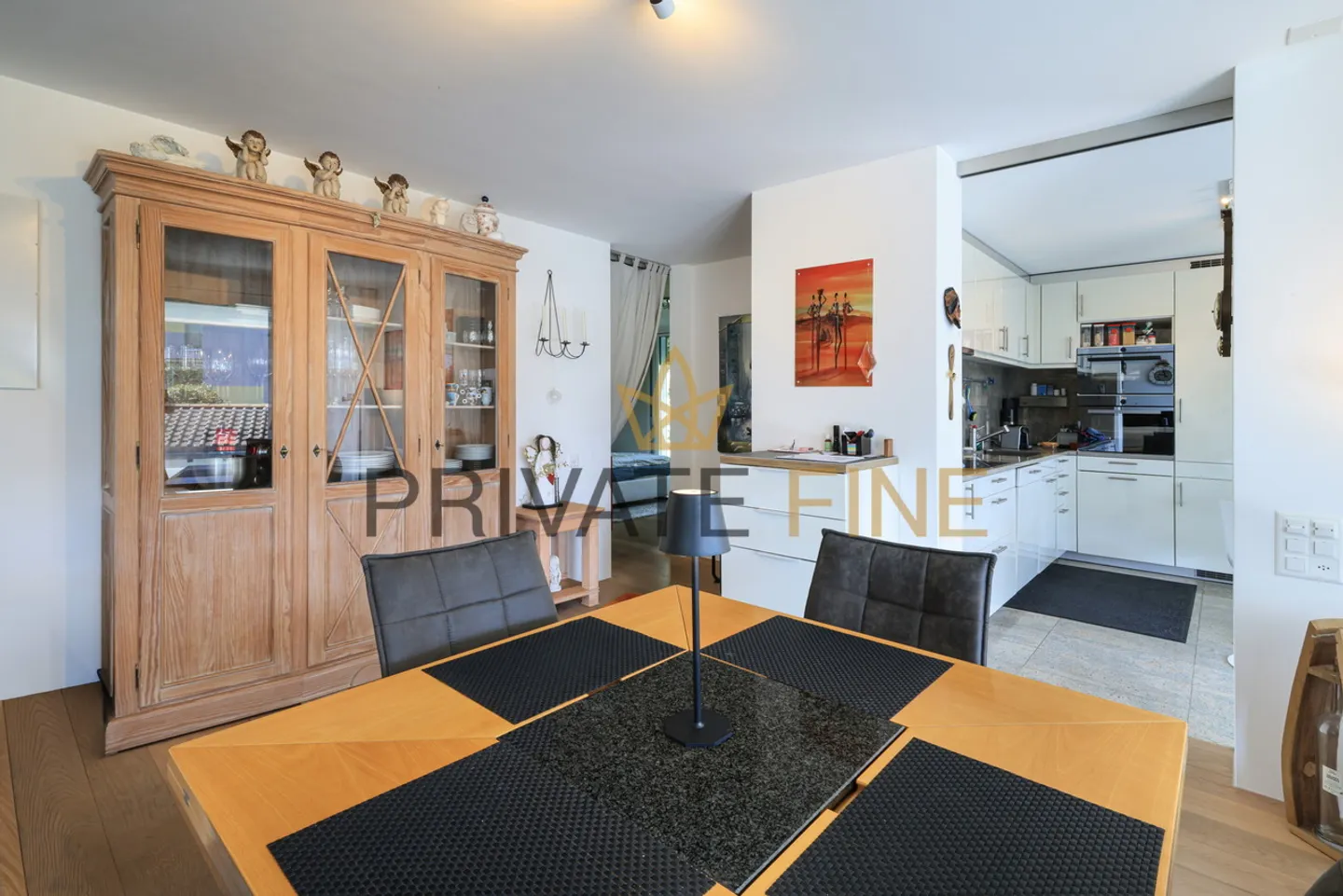 Spacious 3.5-room apartment with stunning terrace and mountain view - Photo 3 of 12