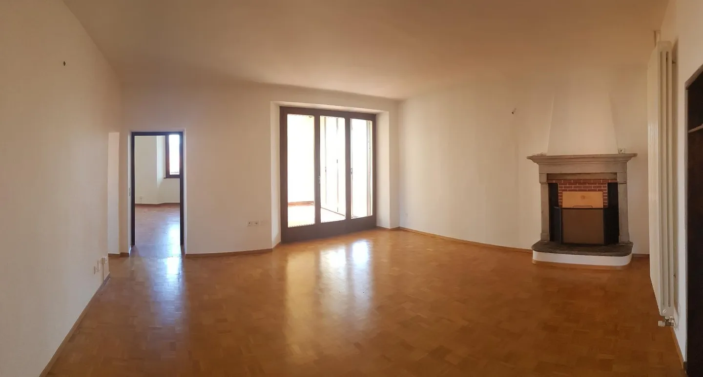 Affittiamo un immobile in una casa nobile a Cademario, con vista parziale sul lago e camino - Foto 2 di 7