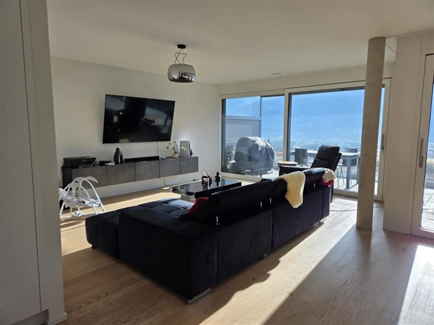 Gravelone – 4.5-Room Apartment for Rent - Photo 1 of 10