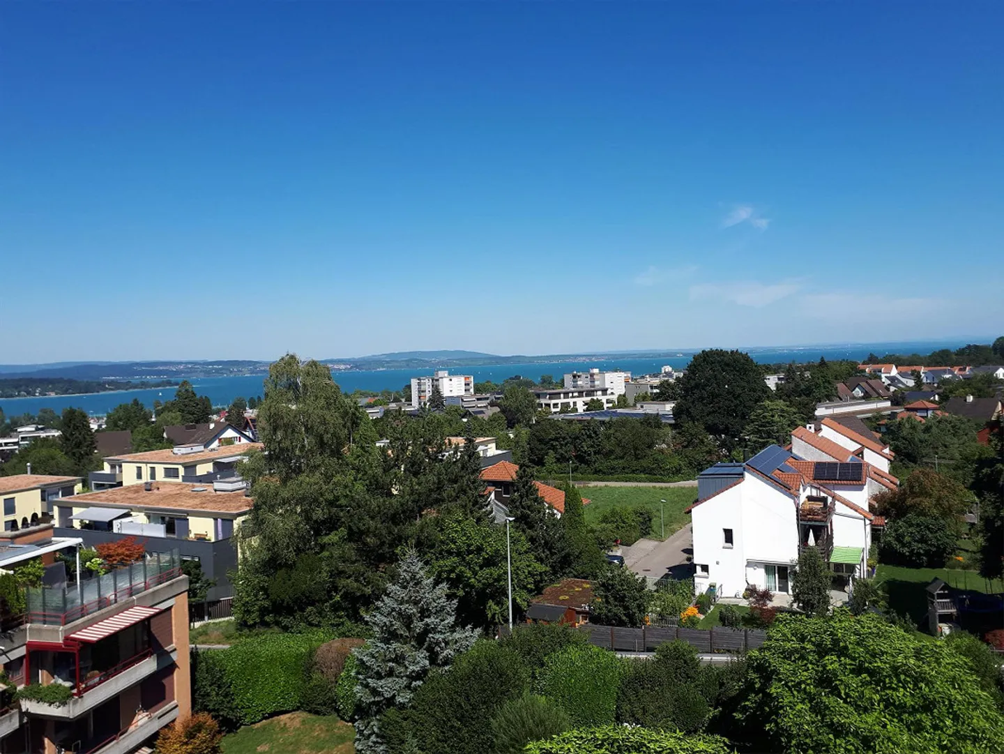 Appartamento attico di 4,5 stanze con vista sul lago - Foto 1 di 7