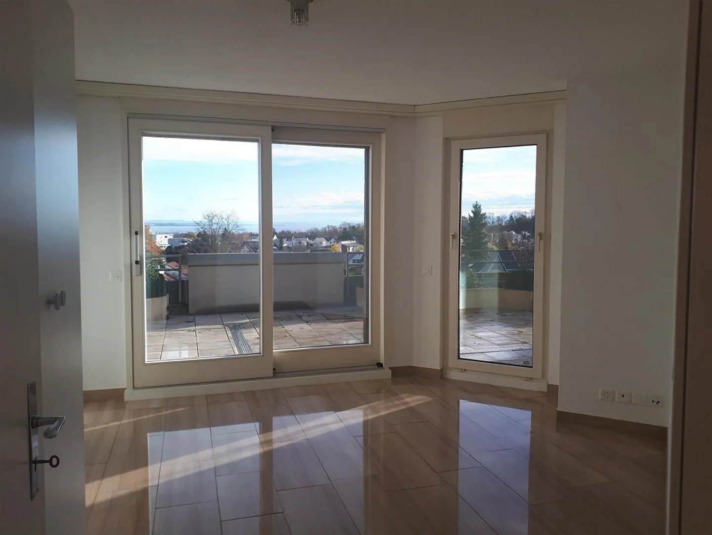 Appartamento attico di 4,5 stanze con vista sul lago - Foto 3 di 7