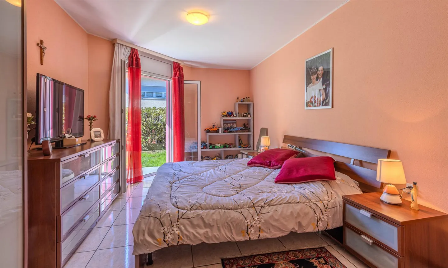 Beautiful 6.5-Room Villa with Garden in Contone - Photo 6 of 9