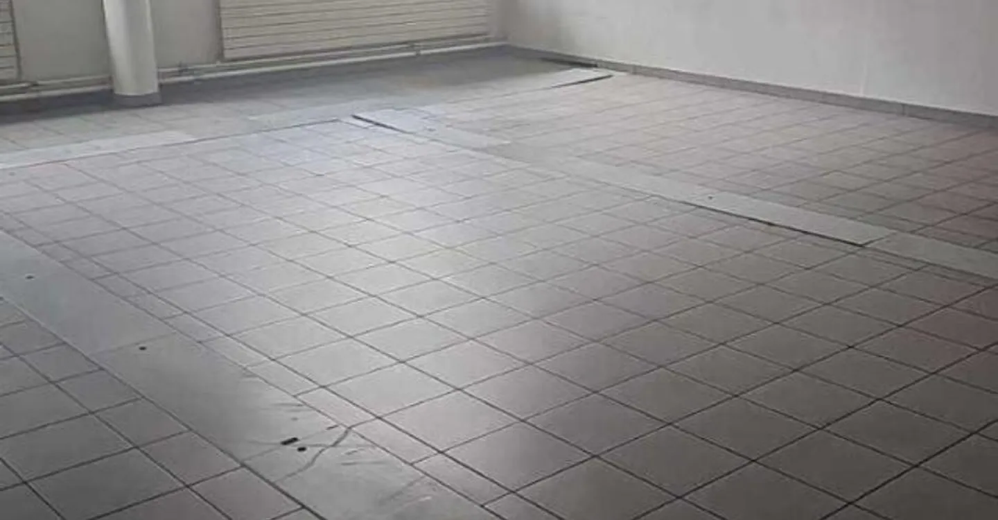 140m2 - Laboratorio/Locale commerciale vicino al centro di Neuchâtel - Foto 2 di 5