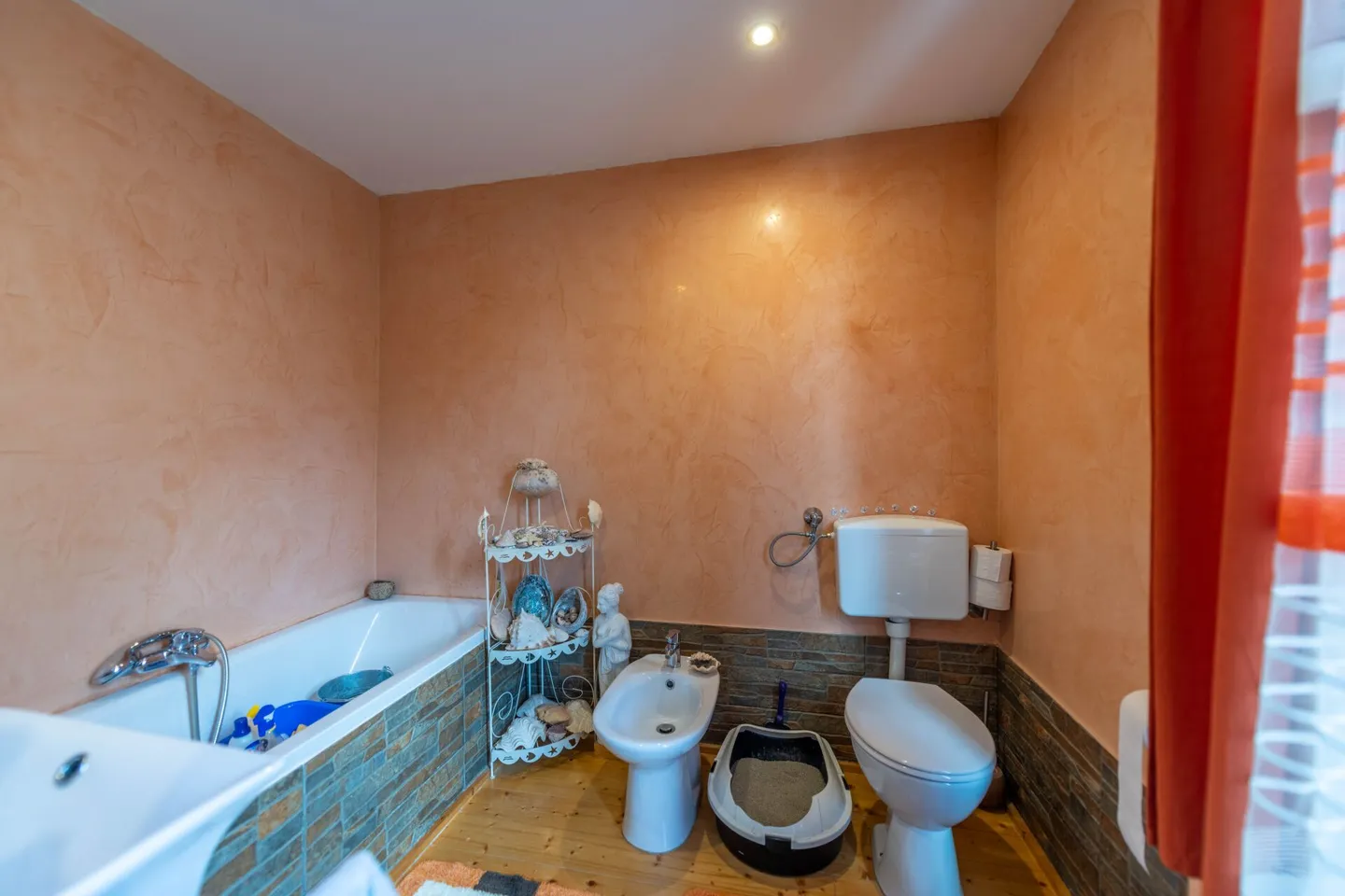 Central Location - Rent, Business, Live - Photo 9 of 22