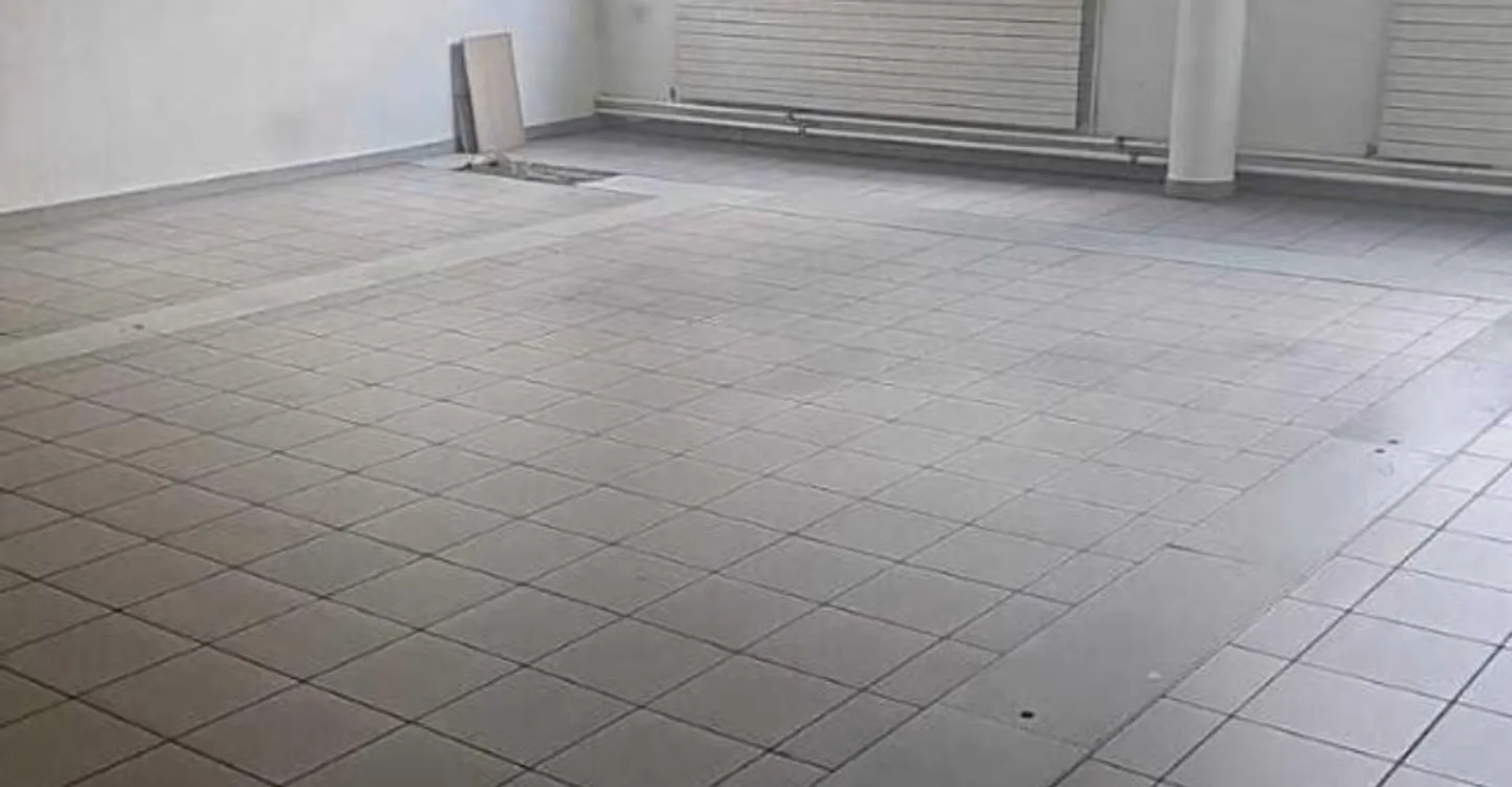 140m2 - Laboratorio/Locale commerciale vicino al centro di Neuchâtel - Foto 3 di 5