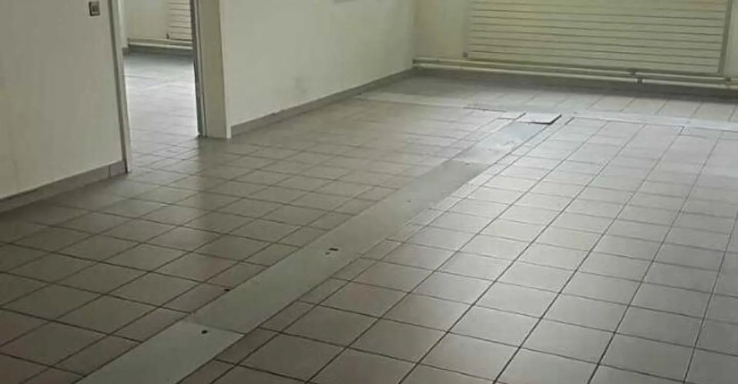 140m2 - Laboratorio/Locale commerciale vicino al centro di Neuchâtel - Foto 4 di 5