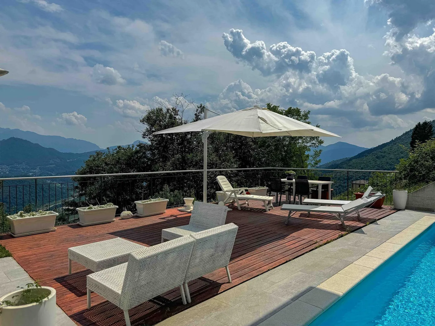 Prestigiosa villa vista lago con piscina a Cademario - Foto 3 di 16