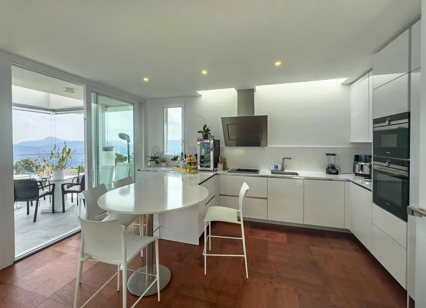 Prestigiosa villa vista lago con piscina a Cademario - Foto 7 di 16