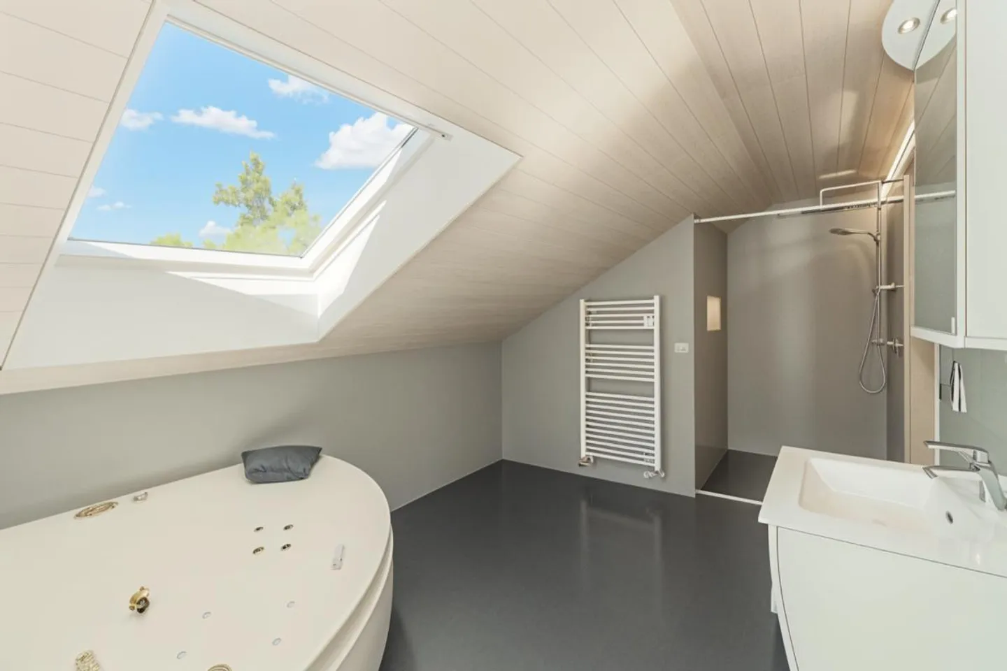 Appartement en duplex de 5,5 pièces avec balcon ensoleillé et aménagement moderne - Photo 9 sur 10